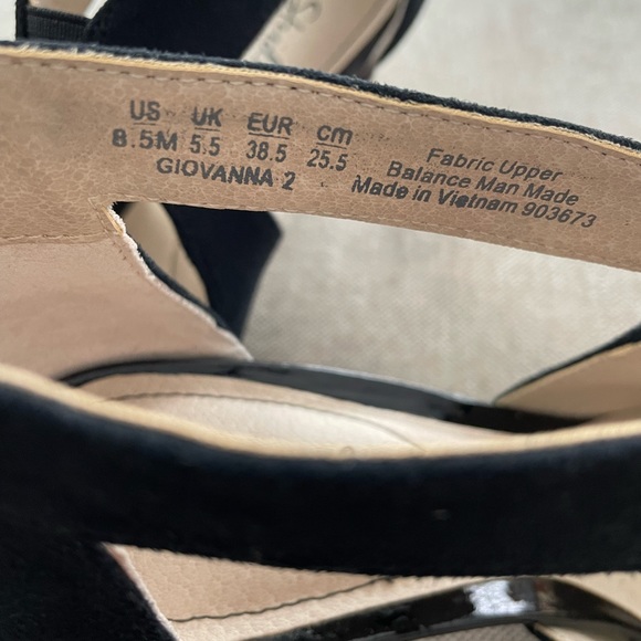 ⭐️Brand New⭐️ Never worn black suede shoe size 8.5 with 2.5” patent leather heel - Picture 3 of 10